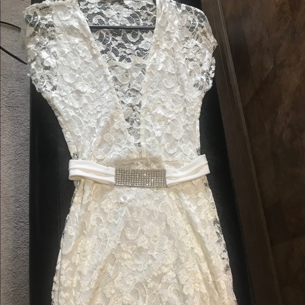 Beautiful off-white Lace party dress.